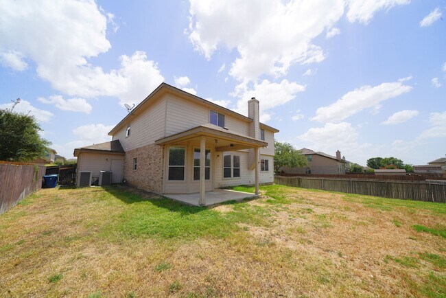 Building Photo - Spacious Home in Cibolo with 3 Car Garage! Realor Commission: $750