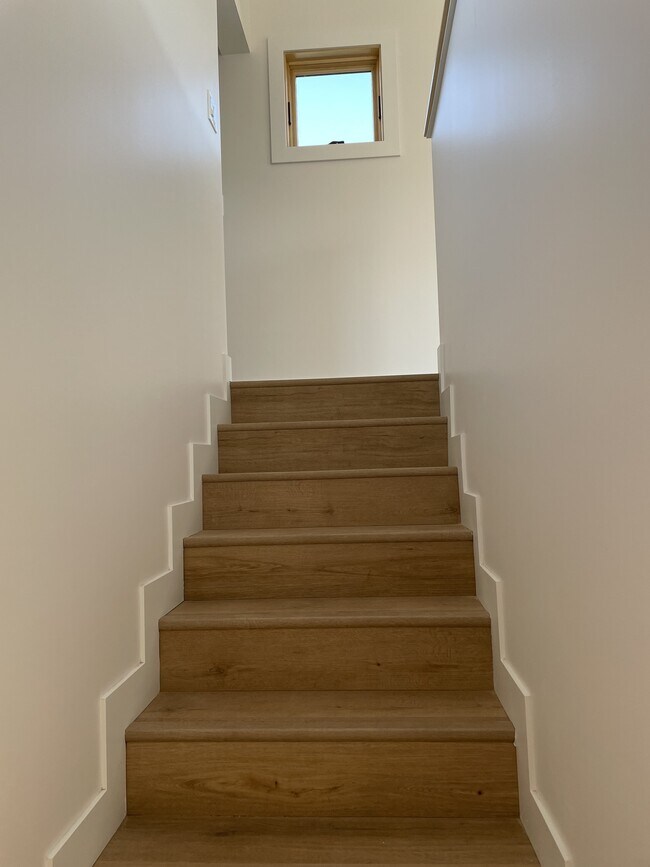 3038 Beech St - Stairs - 1505 Fern Street