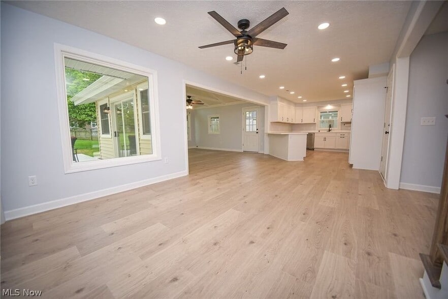 Building Photo - 263 Cardinal Dr