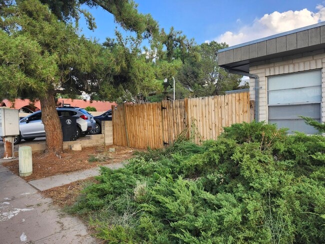 Building Photo - 1112 Zena Lona St NE