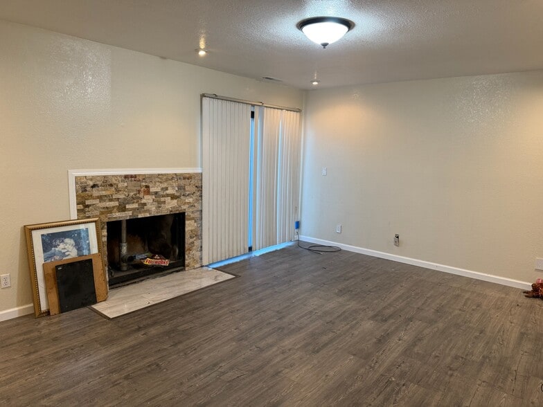 Building Photo - 90 Meadow Ter