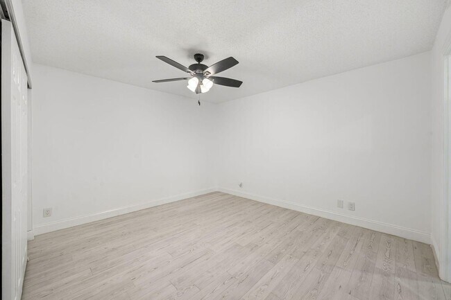 Building Photo - 908 Hibiscus Dr