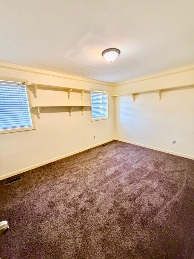 Building Photo - 3 bed 2.5 bath in Port Richmond with Garag...