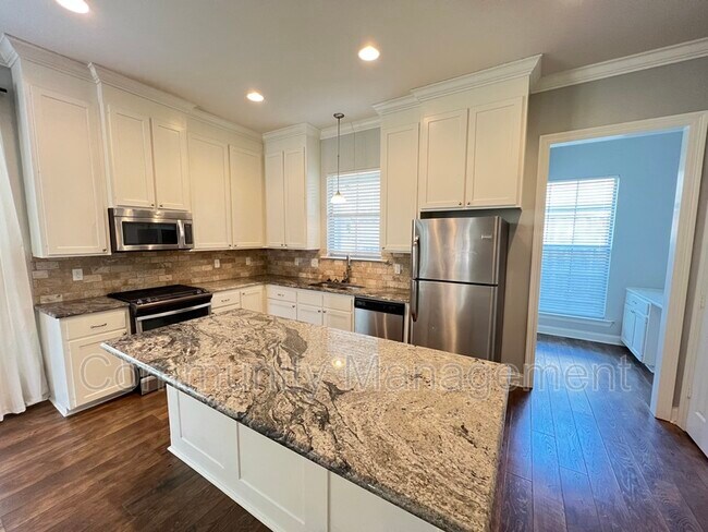 Building Photo - 8027 Seville Ct