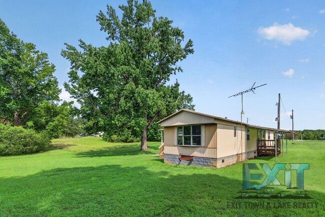 Building Photo - Peaceful Country Living in Gasburg, VA!