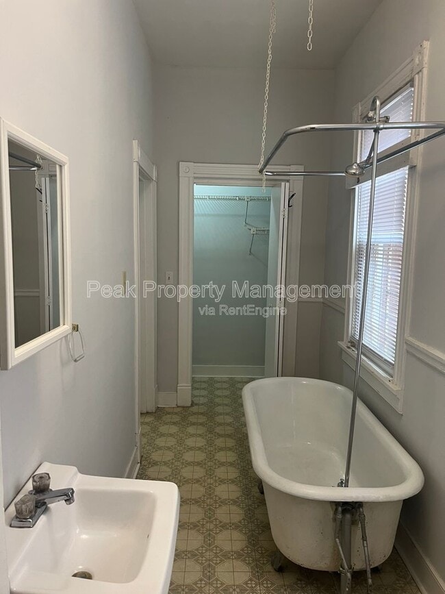 Building Photo - 2412 W Main St