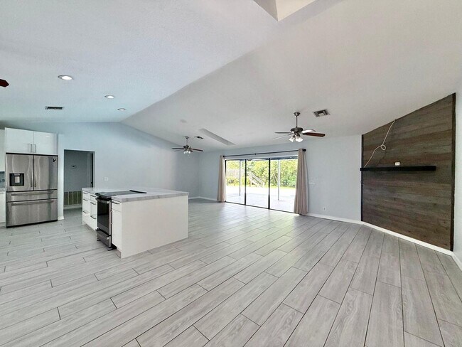 Building Photo - Beautiful house for rent