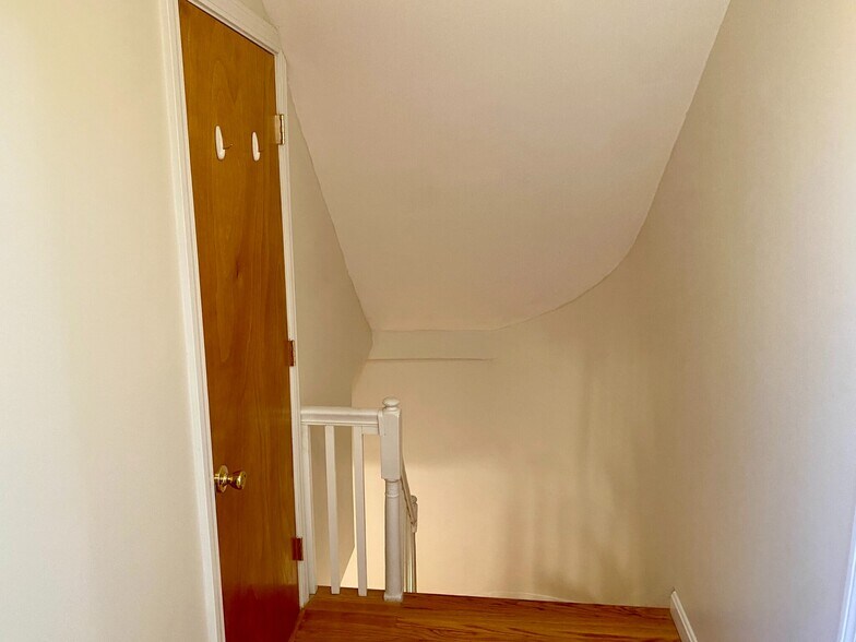 Building Photo - 123 Thorndike St