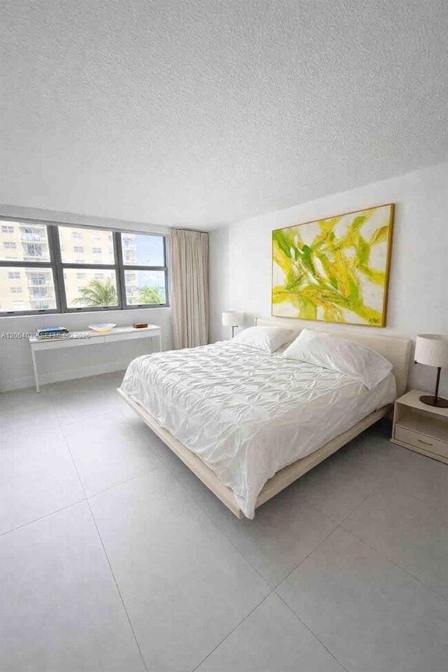 Building Photo - 9225 Collins Ave