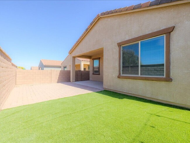 Building Photo - 3 Bedroom 2 Bathroom With Den      SOLAR PANELS! BRAND NEW FULL INTERIOR PAINT!! BRAND NEW EPOXY ...