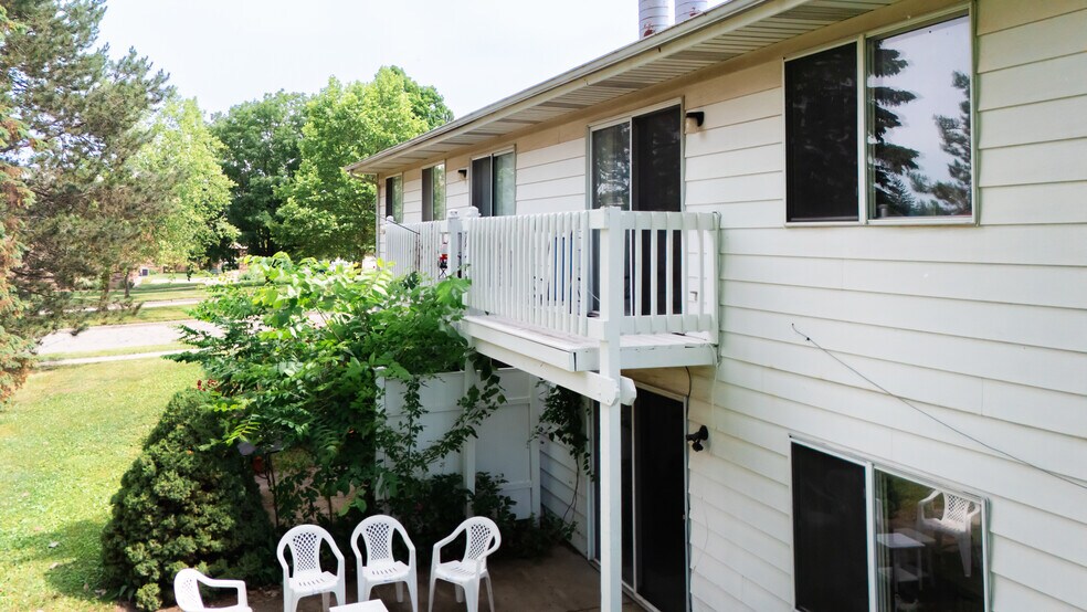 Building Photo - 1715 N Hagadorn Rd