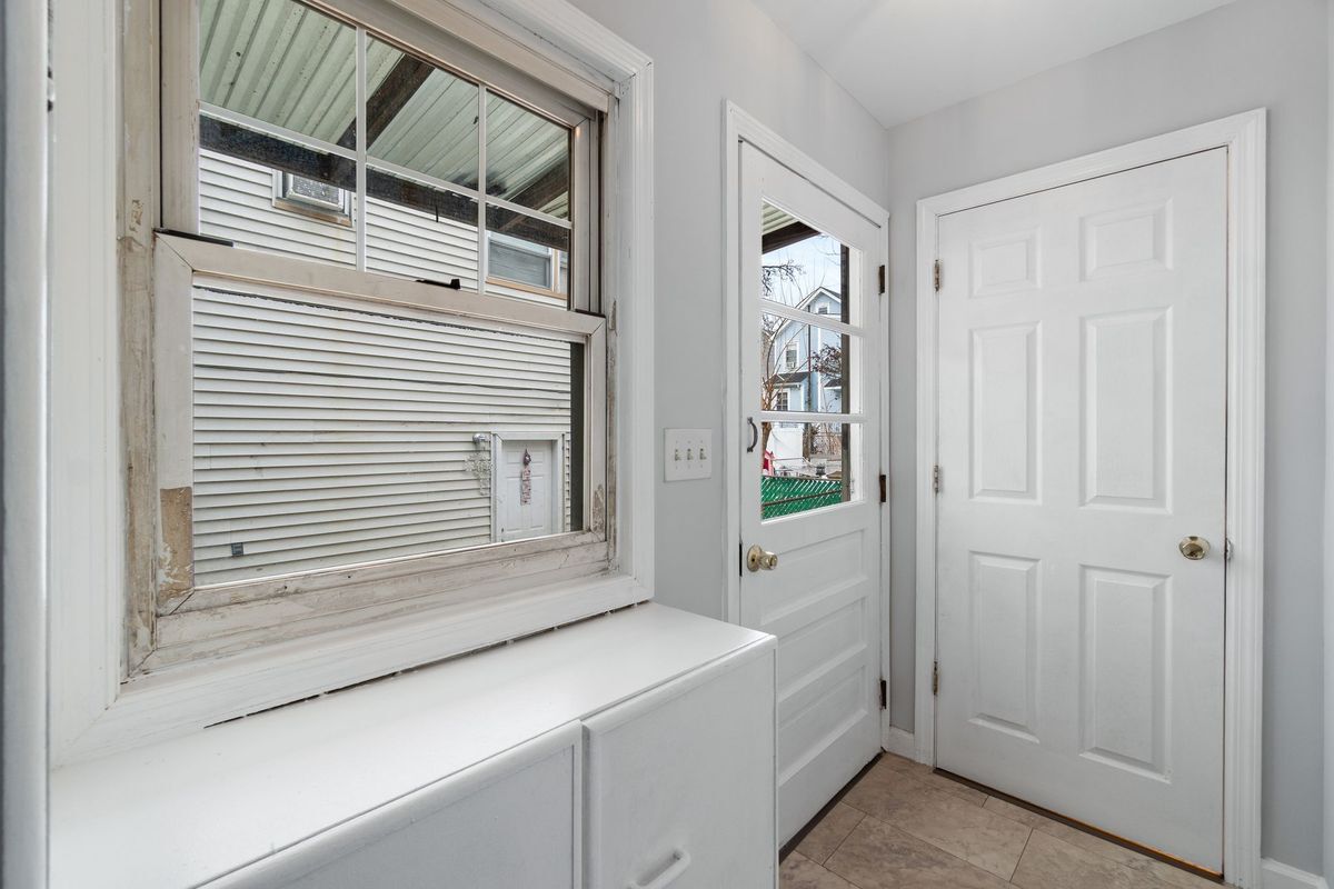 Building Photo - 120 Grant Ave