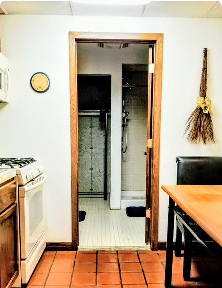 Building Photo - 892 N State Rd 149