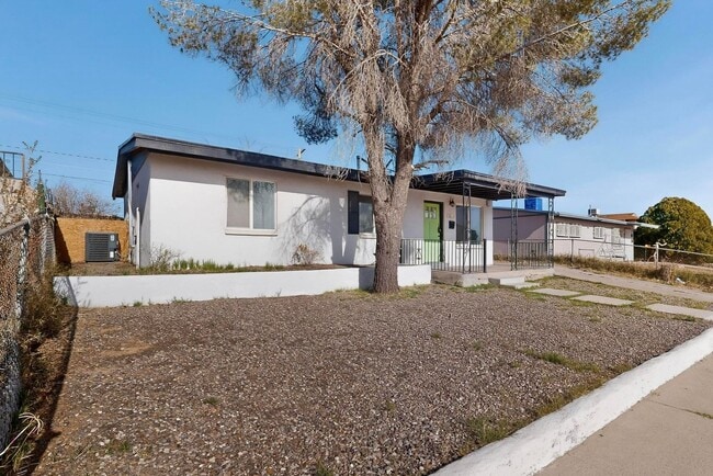 Building Photo - Charming 3 bedroom, 1 bath home in Central East El Paso!
