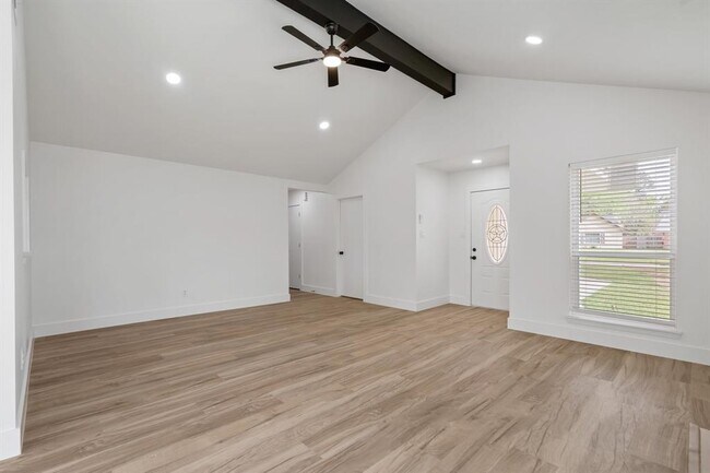 Building Photo - 3707 Acorn Way Ln