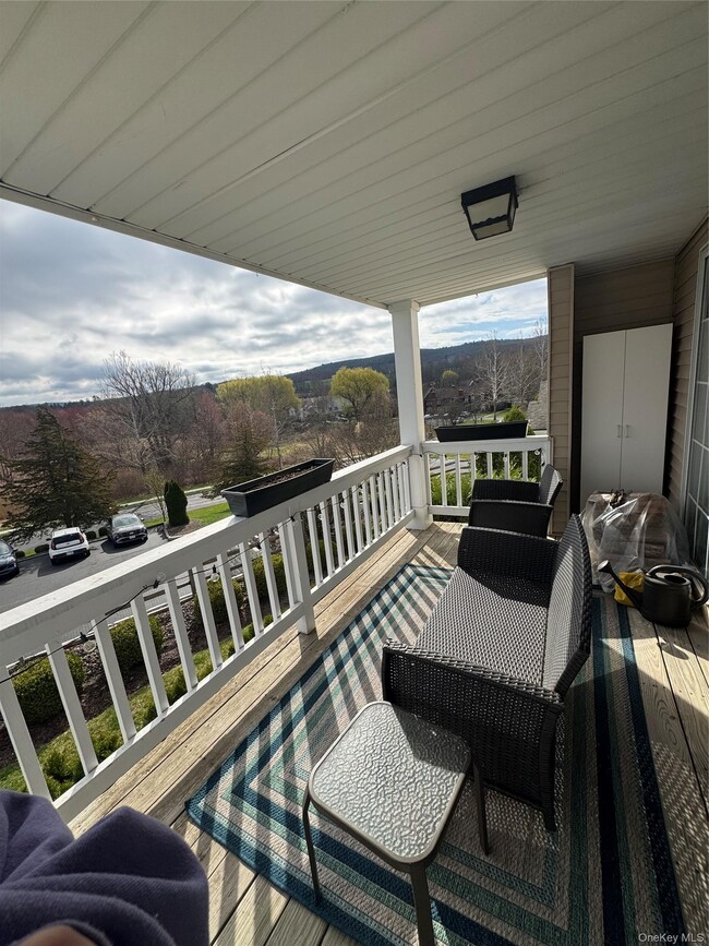 Building Photo - 17 The Knolls