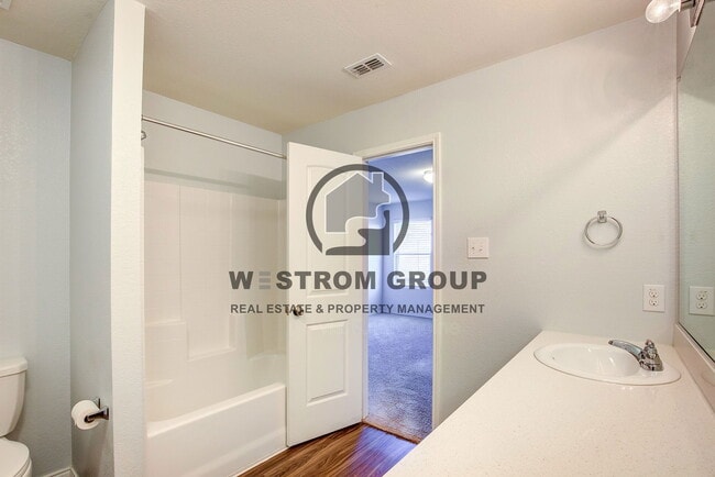 Building Photo - 404 Falling Star Dr