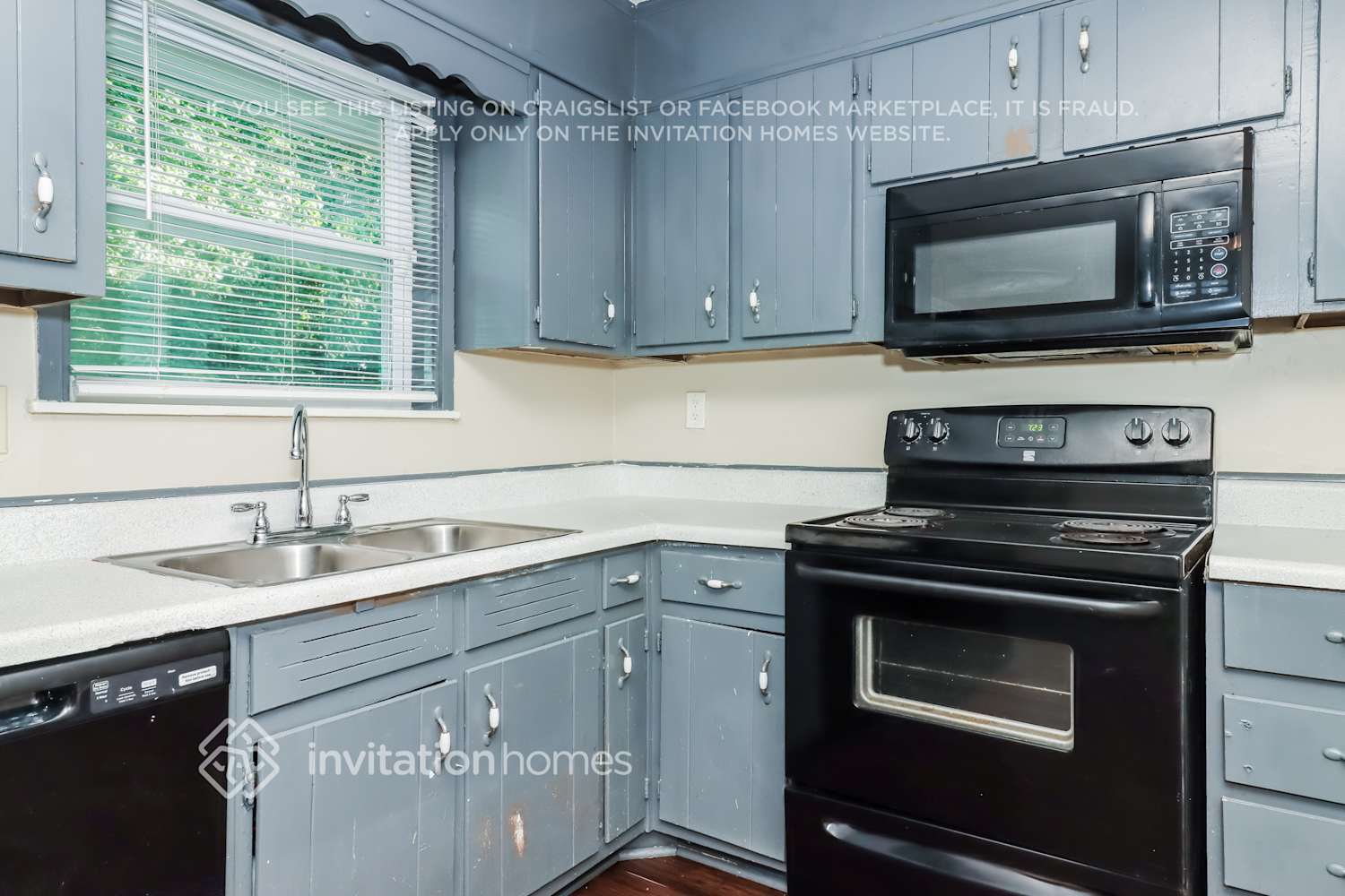 Building Photo - 3890 Benchmark Dr