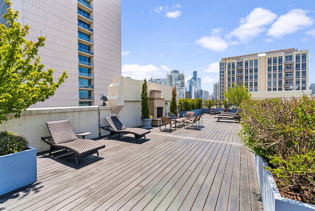 Building Photo - 758 N Larrabee St