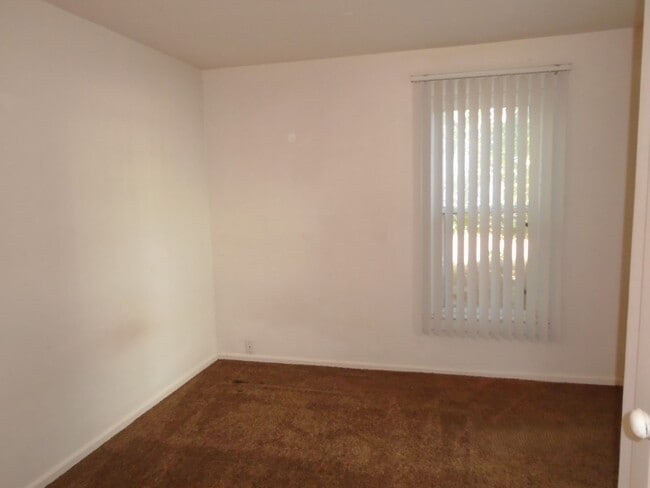 Building Photo - 435 Wilson St S