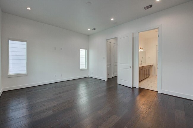 Building Photo - 5837 Dolores St