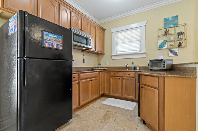 Building Photo - 611 S Orleans Ave