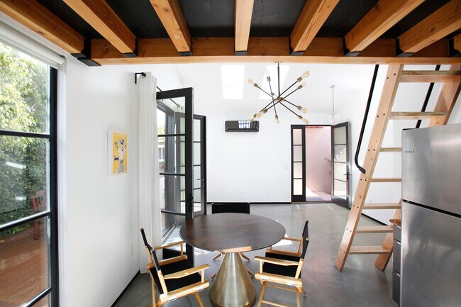 Building Photo - 6345 Babcock Ave