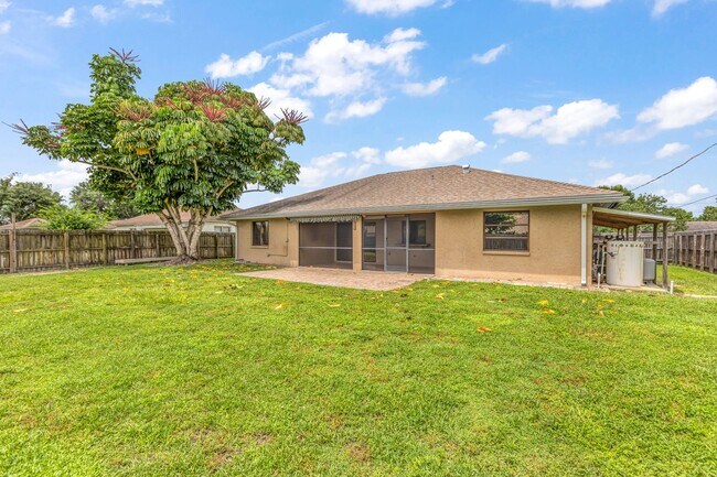 Building Photo - ** GOLDEN GATE CITY ** 3 BED + DEN / 2 BATH - FENCED YARD - NO HOA! - ANNUAL RENTAL