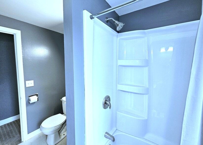 Upper Level- Bathroom - 169 East Ave N