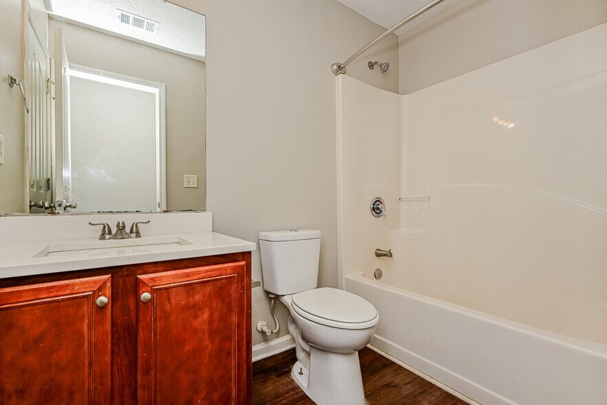 Building Photo - 70 Stony Oak Dr
