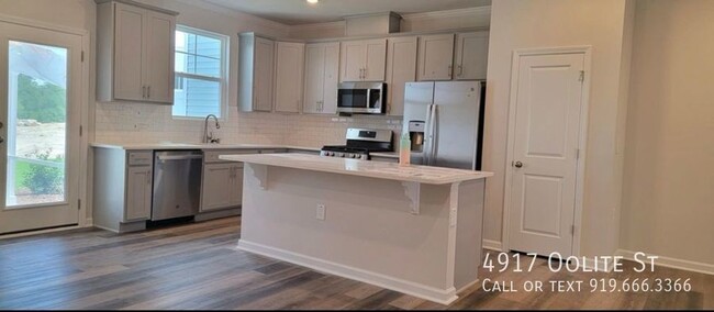 Building Photo - Stunning Brand New 3 Bed, 2.5 Bath Townhom...