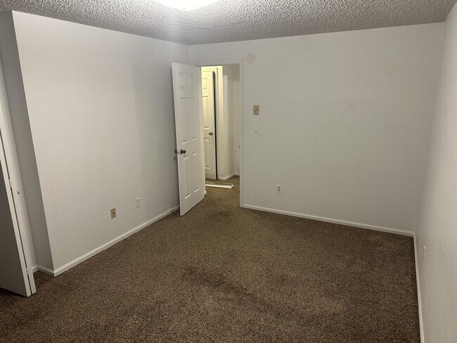 Building Photo - 4887 Basswood Dr