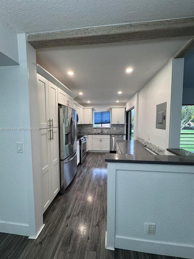 Building Photo - 5917 Vía Vermilya