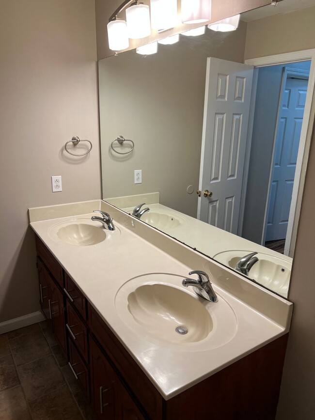 Primary Photo - 3 Bed Home Rent Ready