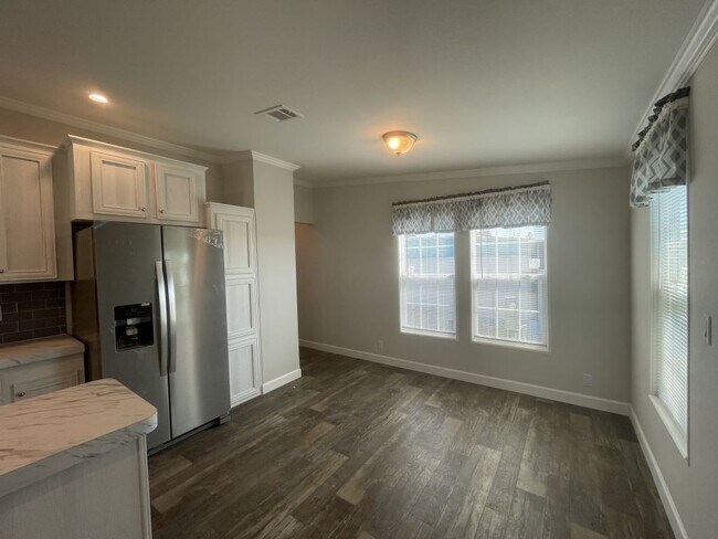 Building Photo - 988 E Trinidad Ave