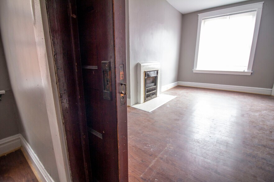 Building Photo - 4221 Dewey Ave