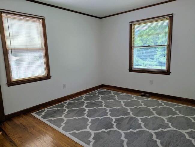 Building Photo - $1,700 - 3 Bedroom 1 Bathroom Home in Lovely Setting in Savannah Community
