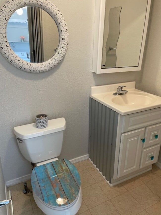 Building Photo - 2 bedroom 1 bath Brea $3200