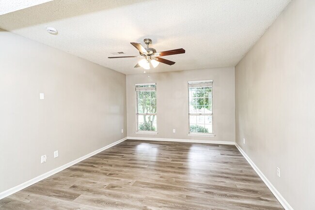 Building Photo - 9000 Oren Thompson Rd