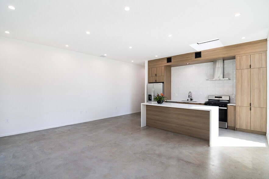 Building Photo - 4610 Franklin Ave