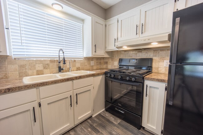 Building Photo - 17411 Strack Dr E
