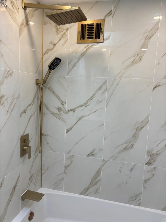 Building Photo - 12406 Dunks Ferry Rd