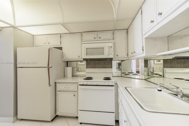 Building Photo - 1950 S Ocean Dr