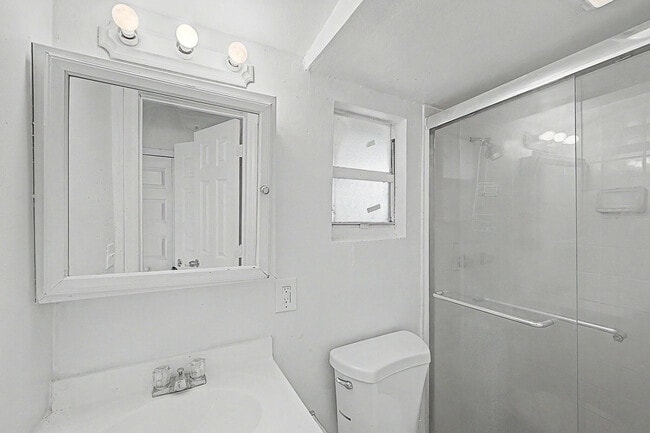 Building Photo - 301 SE 21st Ave