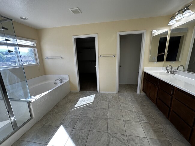 Building Photo - 1155 Polyanthus Ln