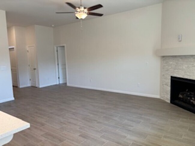 Building Photo - Newly Built!