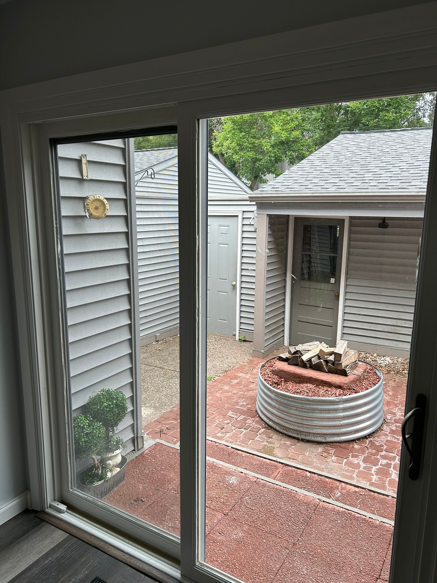 private courtyard - 2706 Mackubin St