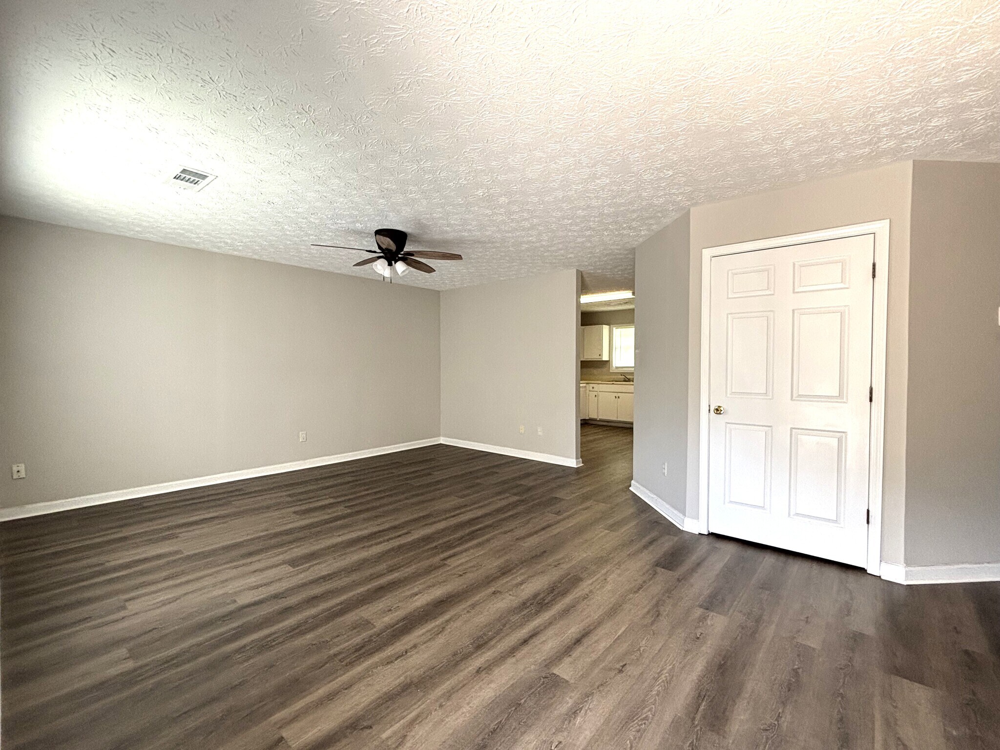 Family Rm - 97 Lily Dr