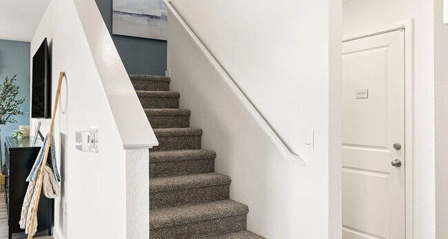 Building Photo - Spectacular New 5/3 Bath Available Now!