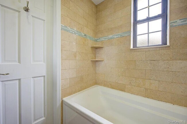 Building Photo - 6 Burns St